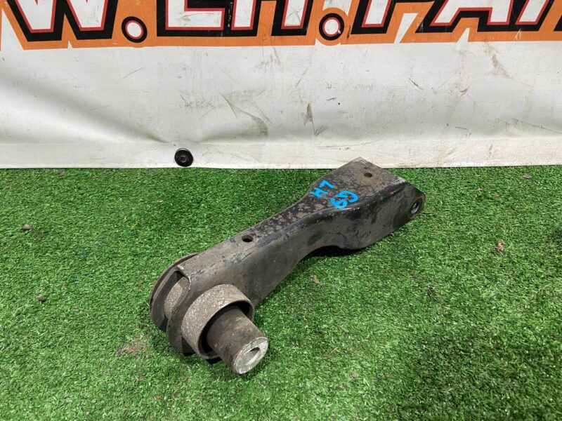 LR128497 Rear left lower lever Range Rover Velar L560 (2018-) USED cost 50 € in stock 4 pcs.
