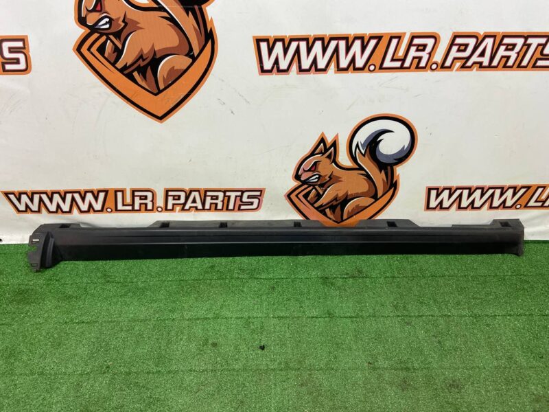 LR128586 Door sill trim, right Land Rover Discovery Sport L550 (2015-) Used cost 85 € in stock 6 pcs.