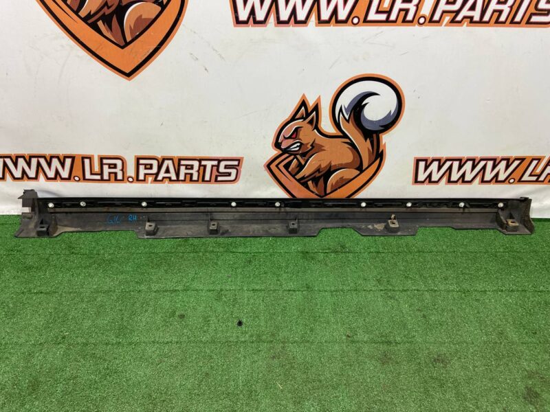LR128586 Door sill trim, right Land Rover Discovery Sport L550 (2015-) Used cost 85 € in stock 6 pcs.