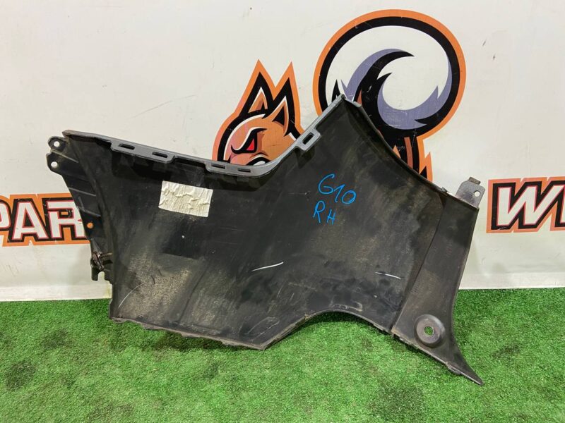 LR129383 Bumper Fang Rear RIGHT LAND ROVER DISCOVERY SPORT (L550) 2015- Used cost 50 € in stock 3 pcs.