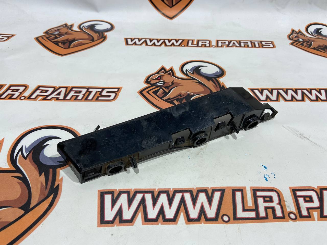 LR129881 Right bumper bracket mount Land Rover Discovery 5 L462 (2017-) Used cost 25 € in stock 1 pcs.