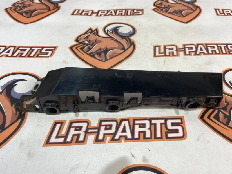 LR129882 Bumper mounting bracket left Land Rover Discovery 5 Used cost 13,85 € in stock 1 pcs.
