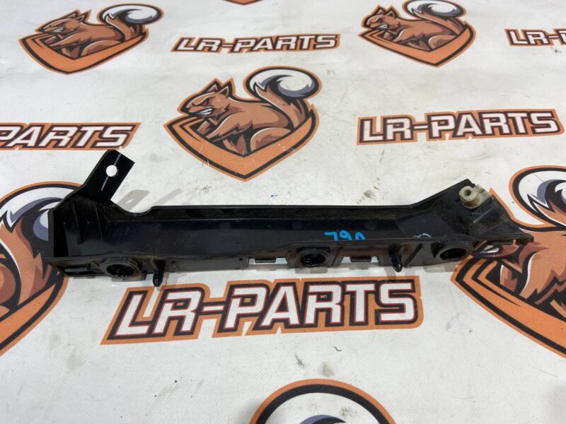 LR129882 Bumper mounting bracket left Land Rover Discovery 5 Used cost 13,85 € in stock 1 pcs.