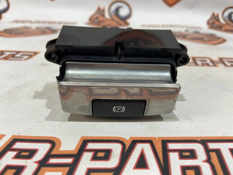 LR133124 Parking brake switch Range Rover L405 (2013-2021) Used cost 20 € in stock 1 pcs.