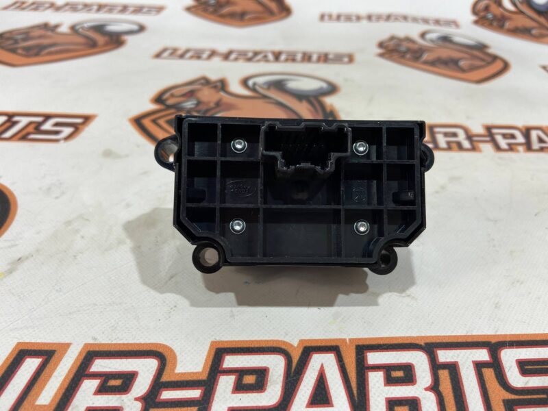 LR133124 Parking brake switch Range Rover L405 (2013-2021) Used cost 20 € in stock 1 pcs.