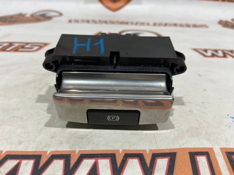 LR133124 Parking brake switch Range Rover L405 (2013-2021) Used cost 20 € in stock 1 pcs.