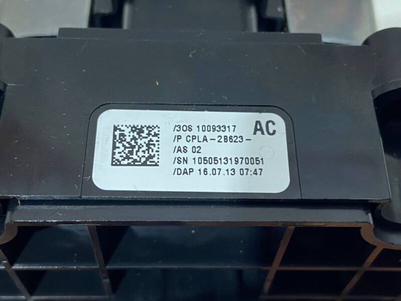 LR133124 Parking brake switch Range Rover L405 (2013-2021) Used cost 20 € in stock 1 pcs.