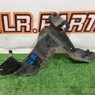 LR135635 Mudguard Mounting Bracket Left LAND ROVER DISCOVERY SPORT (L550) 2015- Used cost 20 € in stock 2 pcs.