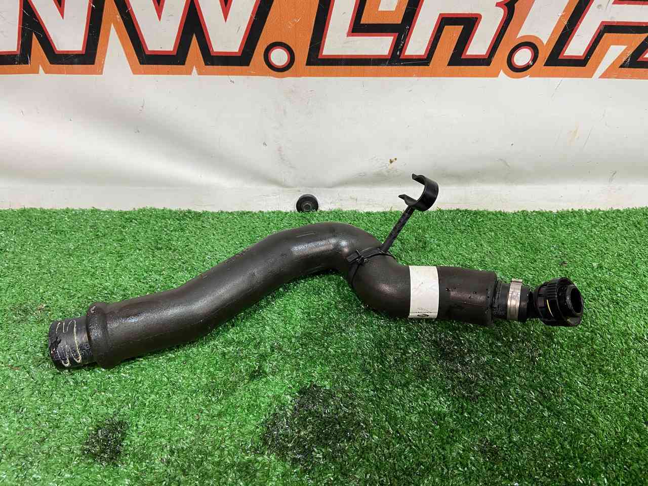 LR135728 Used Land Rover Discovery Sport L550 (2015-) Breather Pipe cost 20 € in stock 1 pcs.