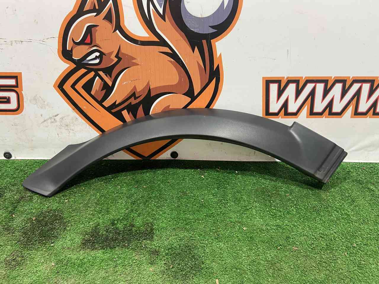 LR136798 Rear arch molding right Range Rover L405 (2013-2021) Used cost 40 € in stock 4 pcs.