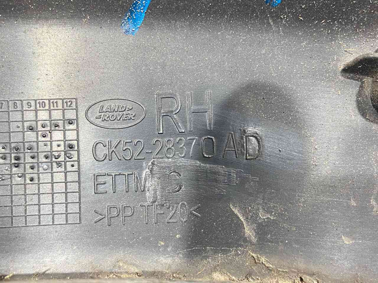 LR136798 Rear arch molding right Range Rover L405 (2013-2021) Used cost 40 € in stock 4 pcs.