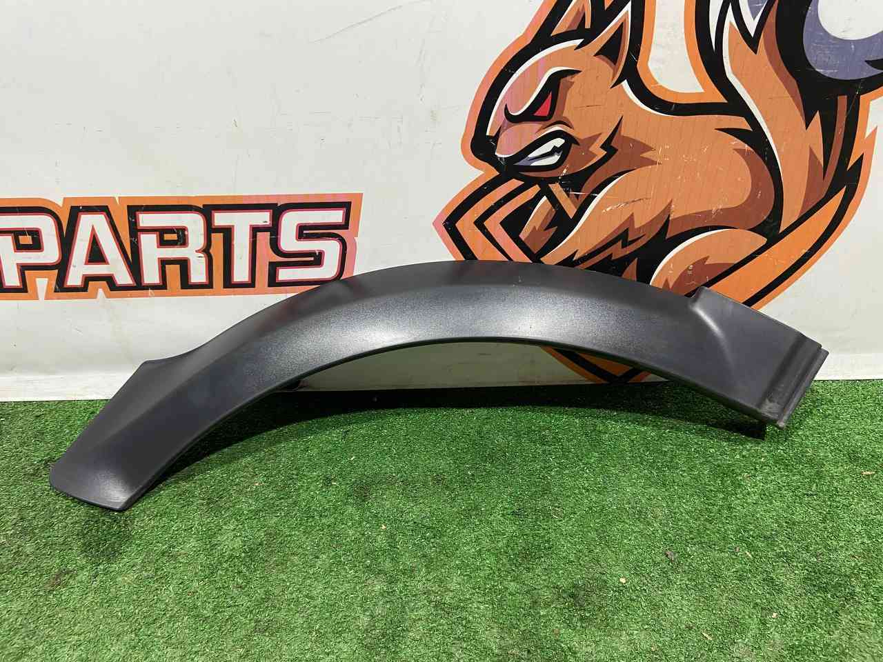 LR136798 Rear arch molding right Range Rover L405 (2013-2021) Used cost 40 € in stock 4 pcs.