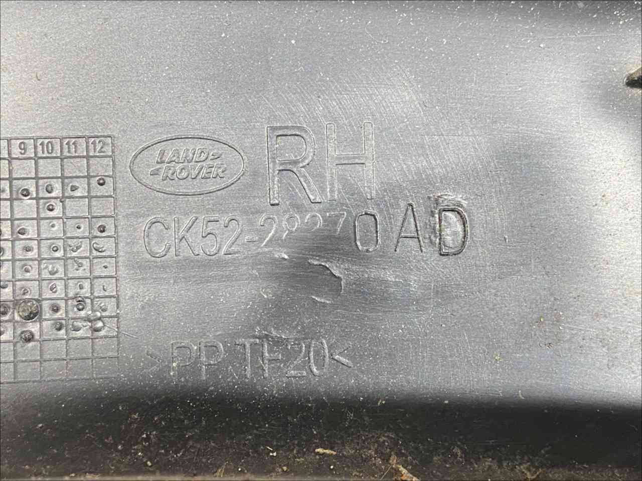 LR136798 Rear arch molding right Range Rover L405 (2013-2021) Used cost 40 € in stock 4 pcs.