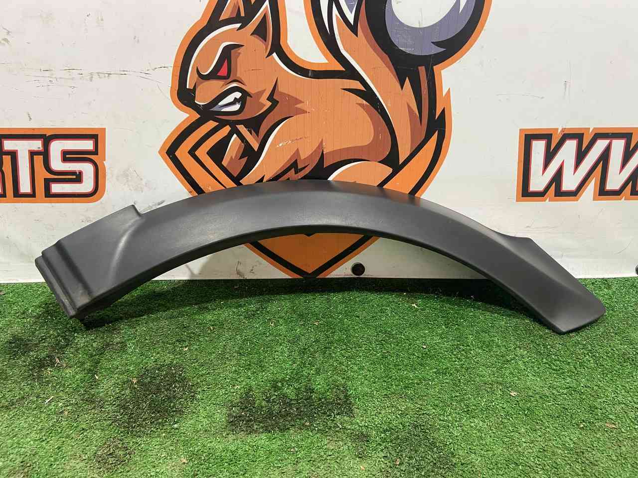 LR136799 Rear arch molding left Range Rover L405 (2013-2021) Used cost 40 € in stock 2 pcs.