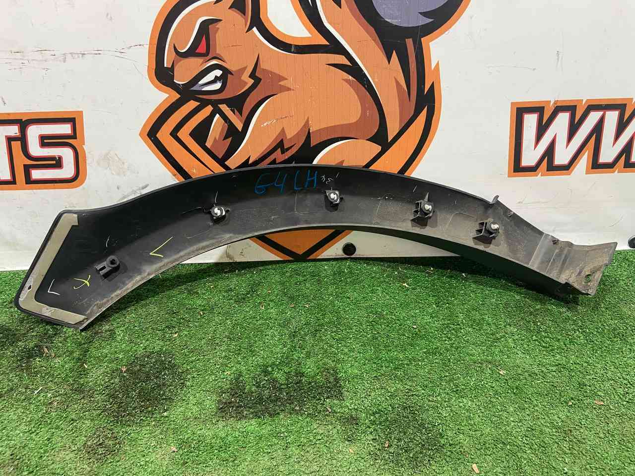 LR136799 Rear arch molding left Range Rover L405 (2013-2021) Used cost 40 € in stock 2 pcs.