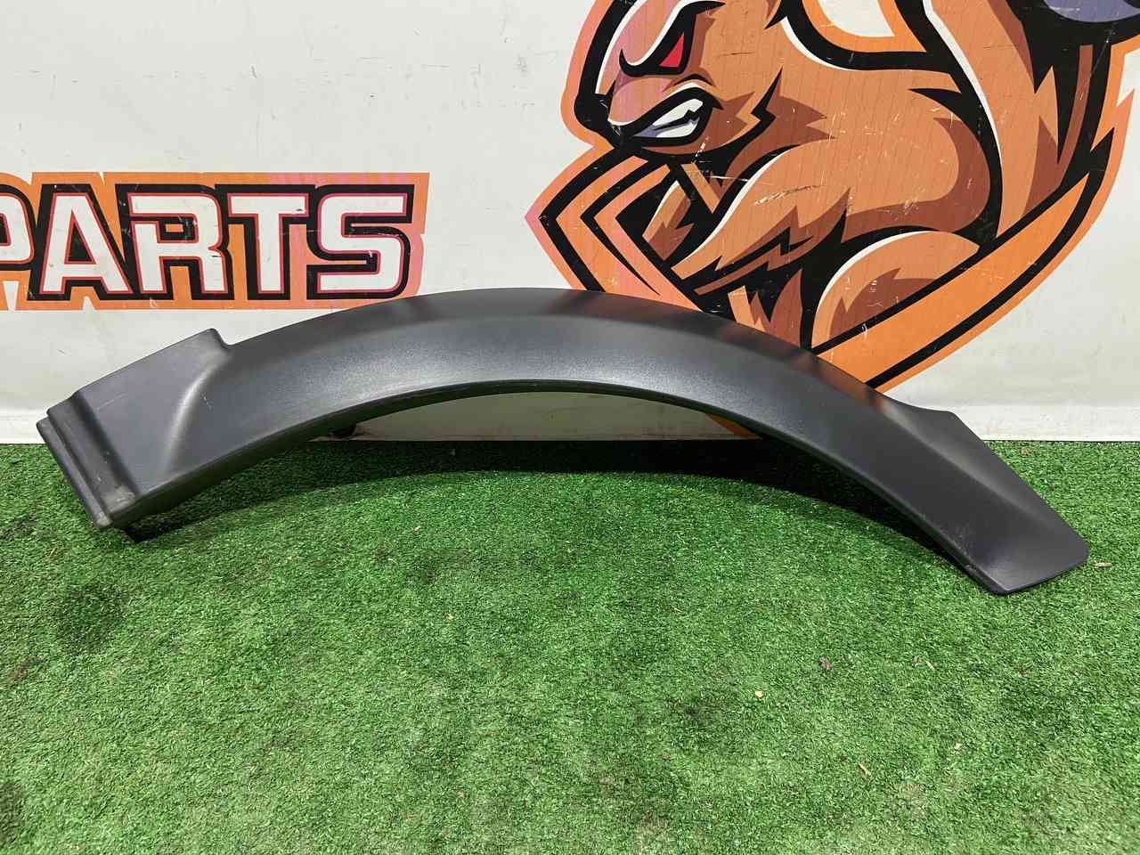 LR136799 Rear arch molding left Range Rover L405 (2013-2021) Used cost 40 € in stock 2 pcs.