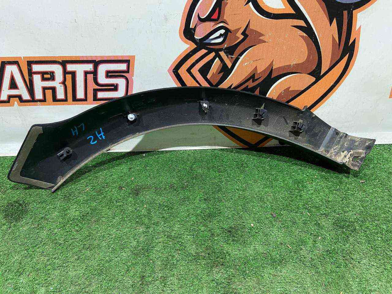 LR136799 Rear arch molding left Range Rover L405 (2013-2021) Used cost 40 € in stock 2 pcs.