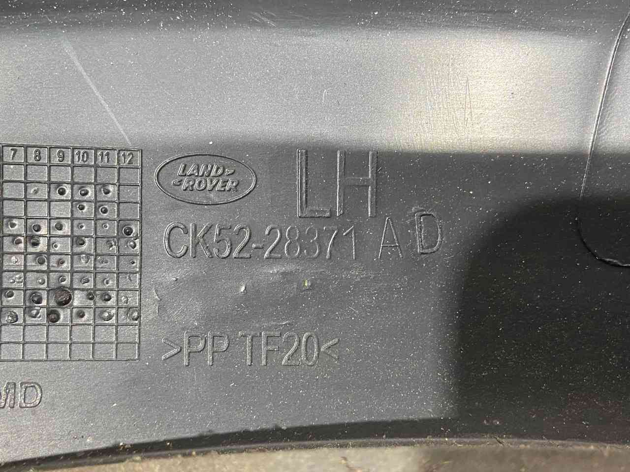 LR136799 Rear arch molding left Range Rover L405 (2013-2021) Used cost 40 € in stock 2 pcs.