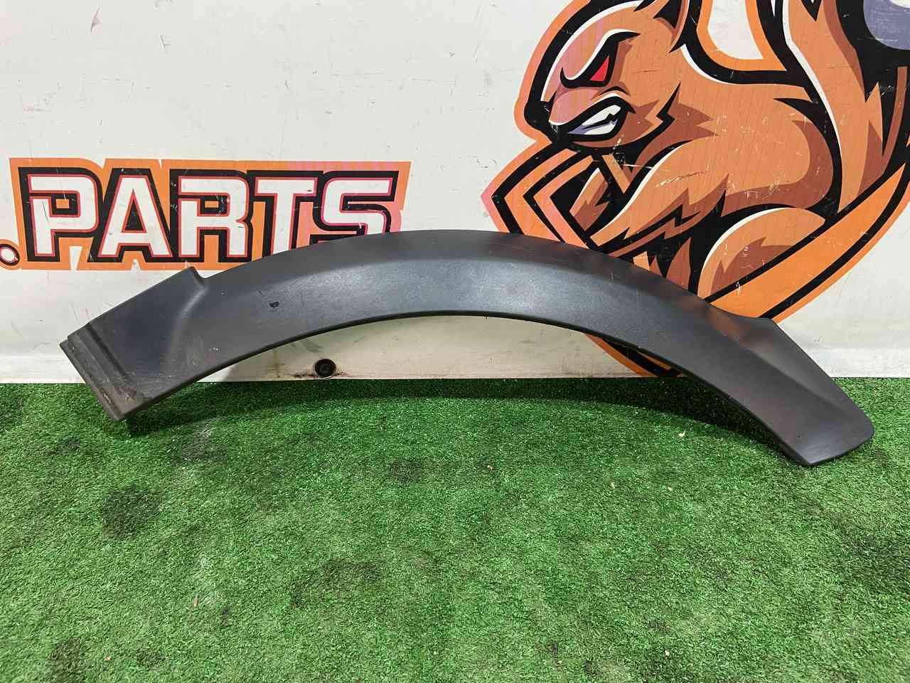 LR136799 Rear arch molding left Range Rover L405 (2013-2021) Used cost 40 € in stock 2 pcs.