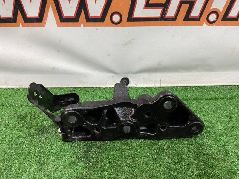 LR137038 Automatic transmission bracket Land Rover Discovery Sport L550 (2015-) USED cost 50 € in stock 3 pcs.