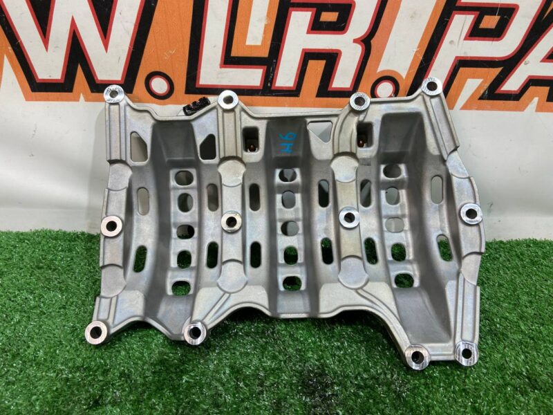 LR137476 Oil deflector in the pan Land Rover Discovery Sport L550 (2015-) used cost 100 € in stock 1 pcs.