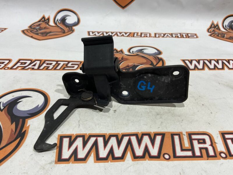 LR137754 Hood hook Land Rover Discovery 5 Used - Image 16