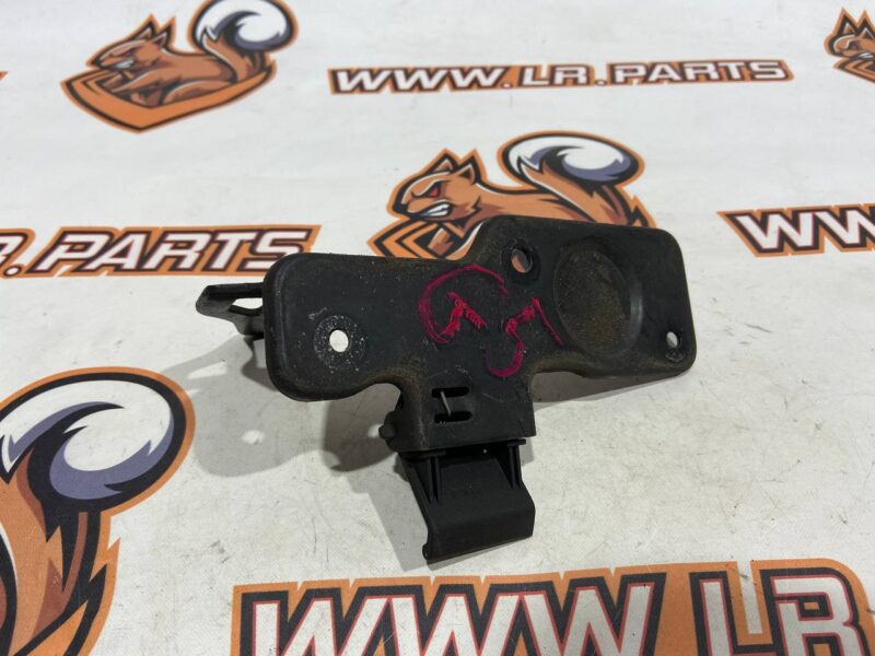 LR137754 Hood hook Land Rover Discovery 5 Used - Image 18
