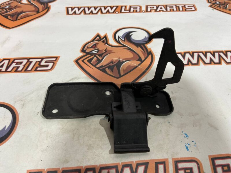 LR137754 Hood hook Land Rover Discovery 5 Used - Image 21