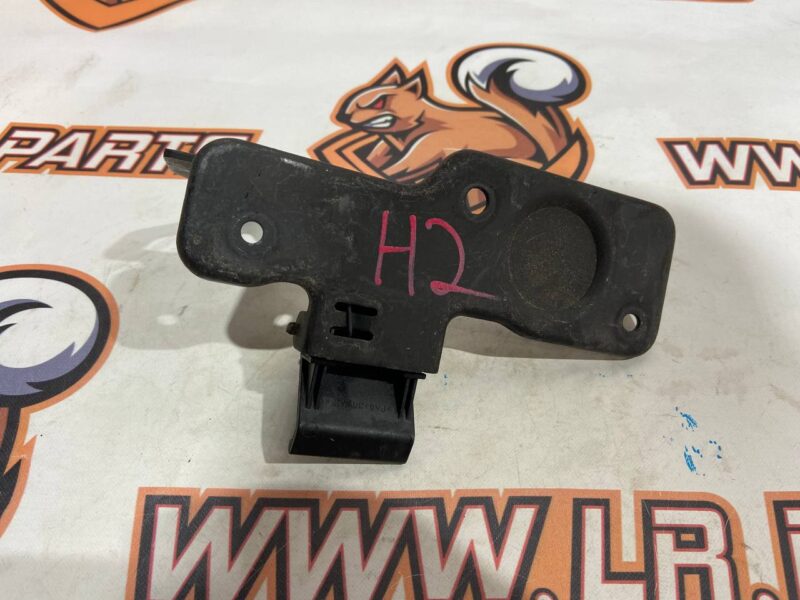 LR137754 Hood hook Land Rover Discovery 5 Used - Image 22