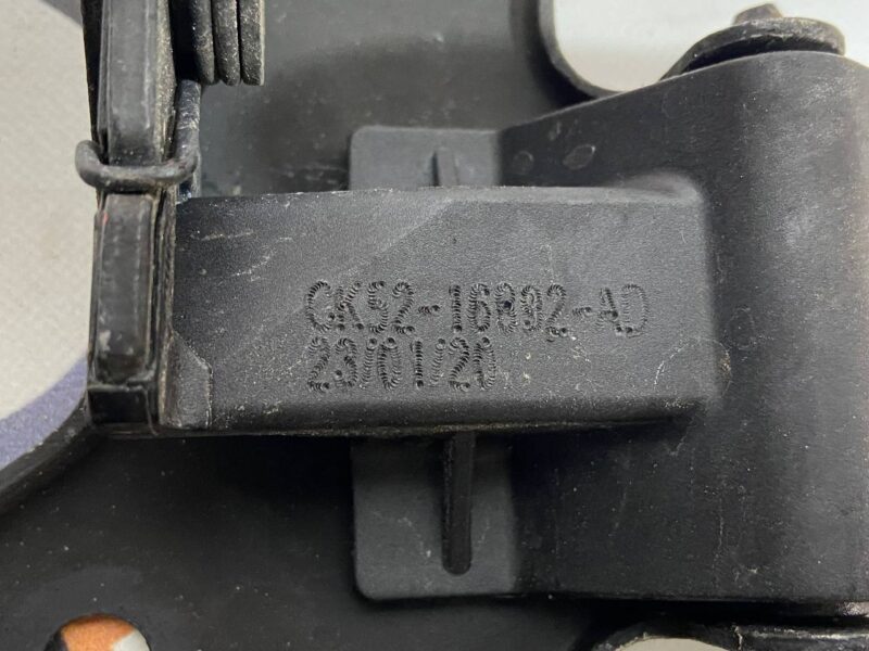 LR137754 Hood hook Land Rover Discovery 5 Used - Image 23