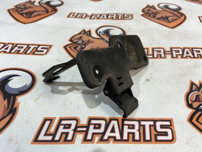 LR137754 Hood hook Land Rover Discovery 5 Used cost 26 € in stock 4 pcs.