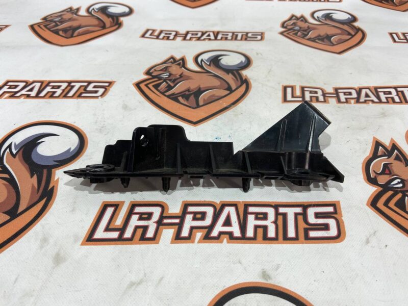 LR137782 Front bumper mounting bracket left Range Rover Sport L494 (2014-2022) Used cost 11,9 € in stock 1 pcs.