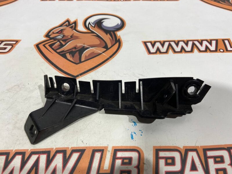 LR137782 Front bumper mounting bracket left Range Rover Sport L494 (2014-2022) Used cost 11,9 € in stock 1 pcs.