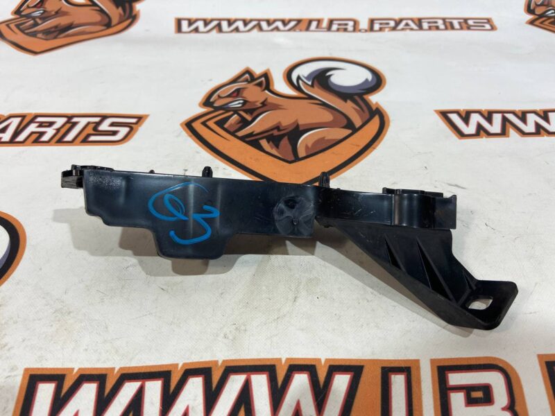 LR137782 Front bumper mounting bracket left Range Rover Sport L494 (2014-2022) Used cost 11,9 € in stock 1 pcs.