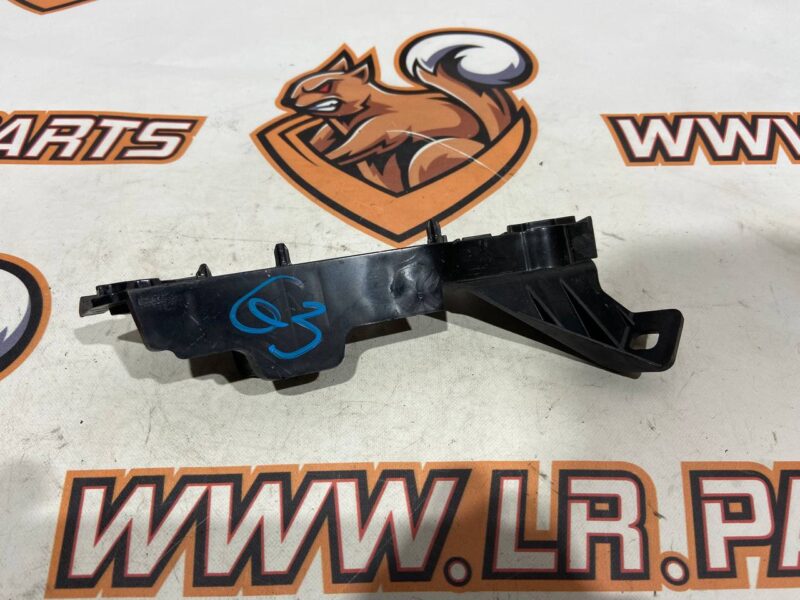 LR137782 Front bumper mounting bracket left Range Rover Sport L494 (2014-2022) Used cost 11,9 € in stock 1 pcs.