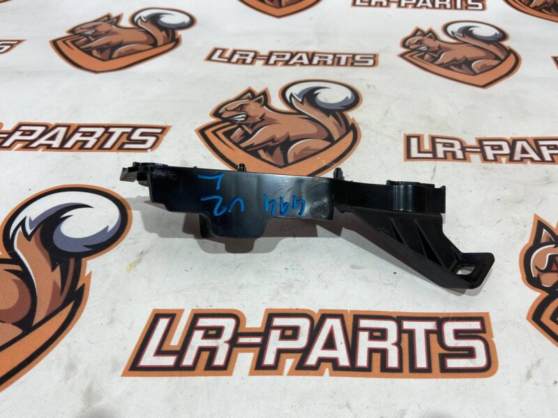 LR137782 Front bumper mounting bracket left Range Rover Sport L494 (2014-2022) Used cost 11,9 € in stock 1 pcs.