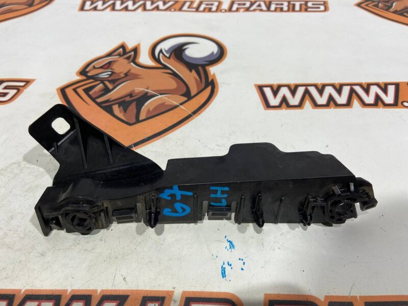 LR137782 Front bumper mounting bracket left Range Rover Sport L494 (2014-2022) Used cost 11,9 € in stock 1 pcs.