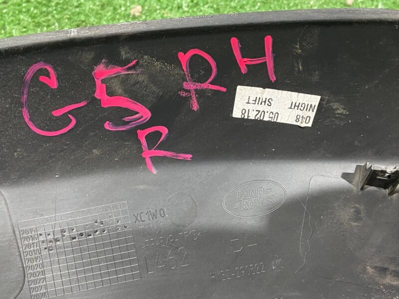 LR138492 Wheel arch fender molding rear right Land Rover Discovery 5 Used cost 42,5 € in stock 3 pcs.