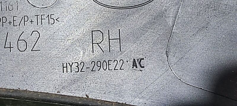 LR138492 Wheel arch fender molding rear right Land Rover Discovery 5 Used cost 42,5 € in stock 3 pcs.