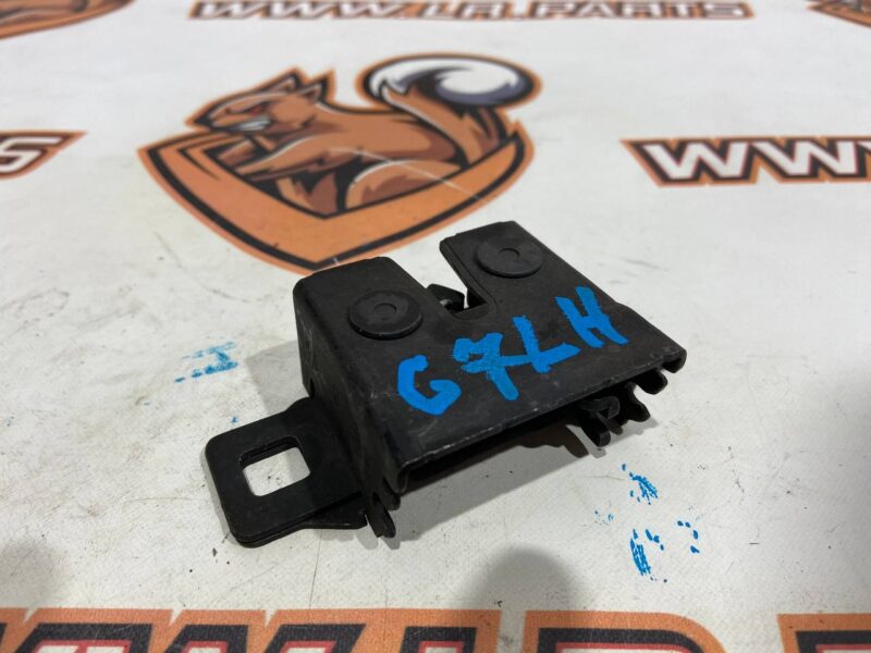 LR138825 Hood lock without sensor Land Rover Discovery Sport L550 (2015-) Used cost 20 € in stock 40 pcs.