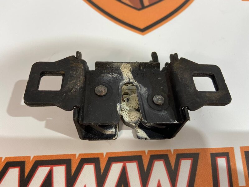 LR138825 Hood lock without sensor Land Rover Discovery Sport L550 (2015-) Used cost 20 € in stock 40 pcs.