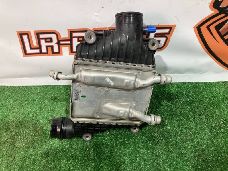 LR139045 Intercooler Radiator Range Rover Velar L560 (2018-) Used cost 100 € in stock 4 pcs.