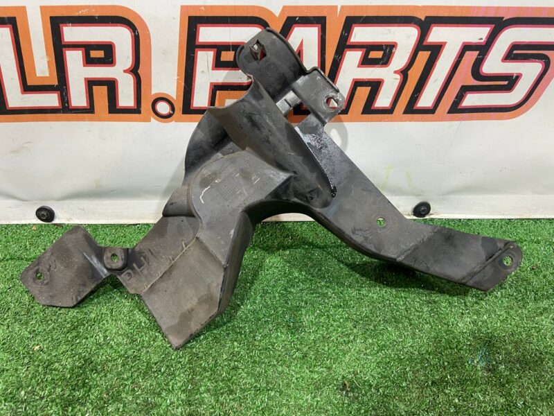 LR140039 Mudguard mounting bracket, right Land Rover Discovery Sport L550 (2015-) used cost 15 € in stock 2 pcs.