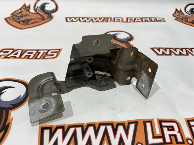 LR140283 Right wing bracket Land Rover Discovery Sport L550 (2015-) Used cost 20 € in stock 1 pcs.