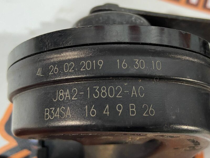 LR113221 Horn left Range Rover Velar L560 (2018-) Used cost 55 € in stock 4 pcs.