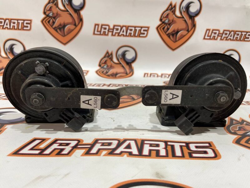LR113221 Horn left Range Rover Velar L560 (2018-) Used cost 55 € in stock 4 pcs.