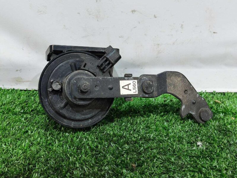 LR113221 Horn left Range Rover Velar L560 (2018-) Used cost 55 € in stock 4 pcs.