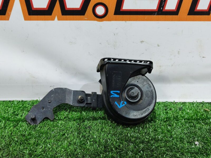 LR113221 Horn left Range Rover Velar L560 (2018-) Used cost 55 € in stock 4 pcs.