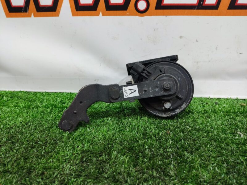 LR141011 Horn right Range Rover Velar L560 (2018-) Used cost 50 € in stock 12 pcs.
