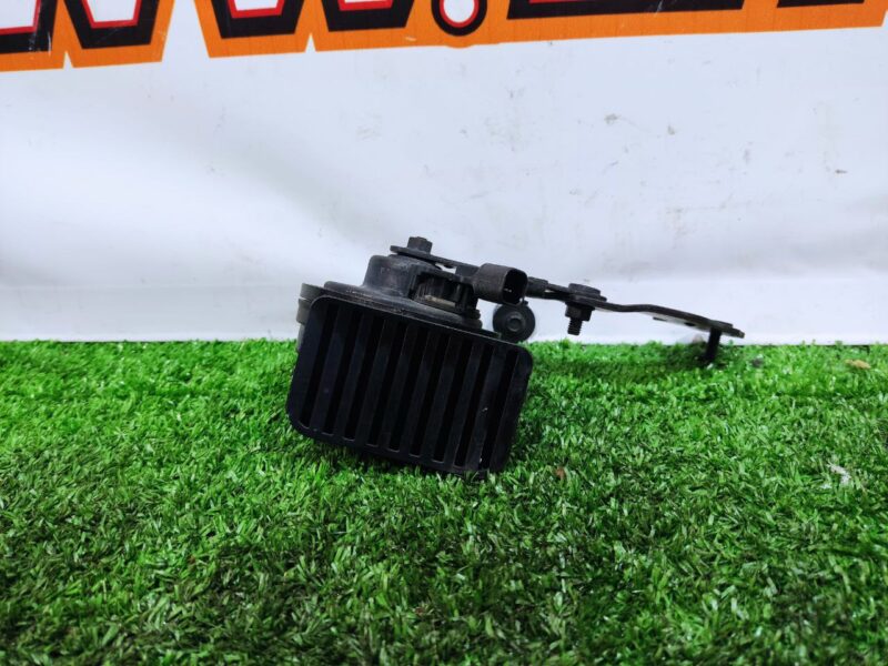 LR141011 Horn right Range Rover Velar L560 (2018-) Used cost 50 € in stock 12 pcs.